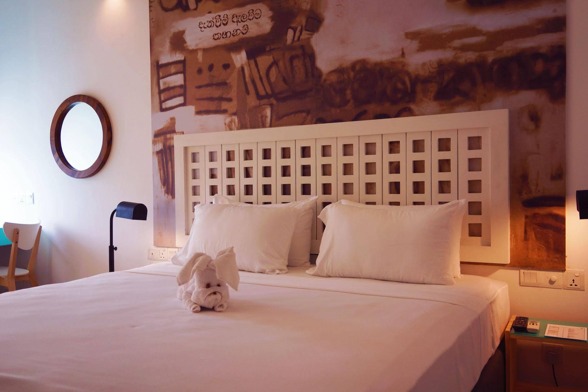 Hotel J Негомбо Екстер'єр фото